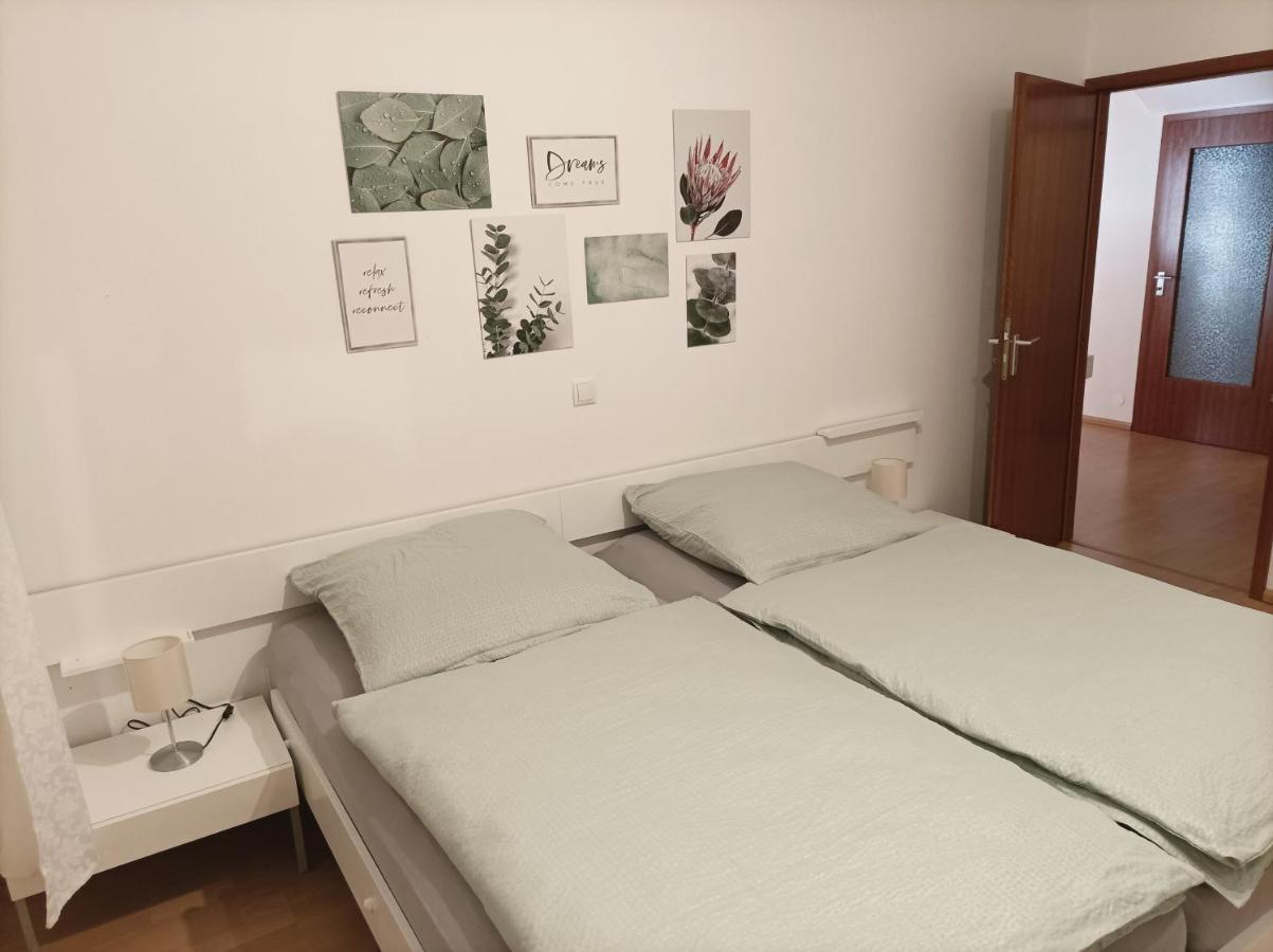 Grosse Ferienwohnung Am Waldrand Шенау Екстер'єр фото